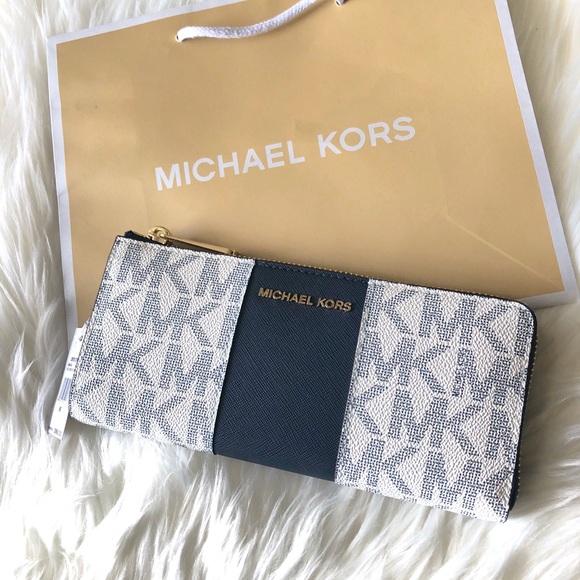 Michael Kors Handbags - 🆕Michael Kors Zip Wallet-Navy🎀
